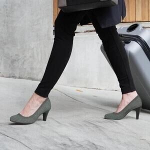 Betabrand Late to the Gate Grey Heels Pumps Shoes Women's Size 9.5